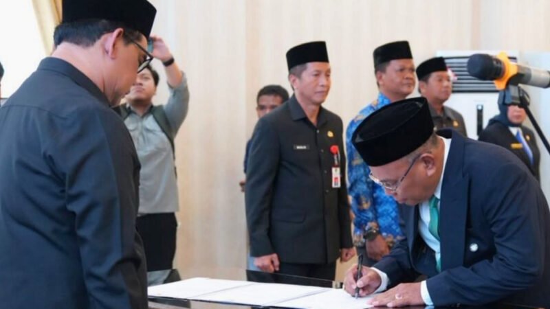 Bupati Barito Utara Lantik Direksi Baru Perusda Batara Membangun