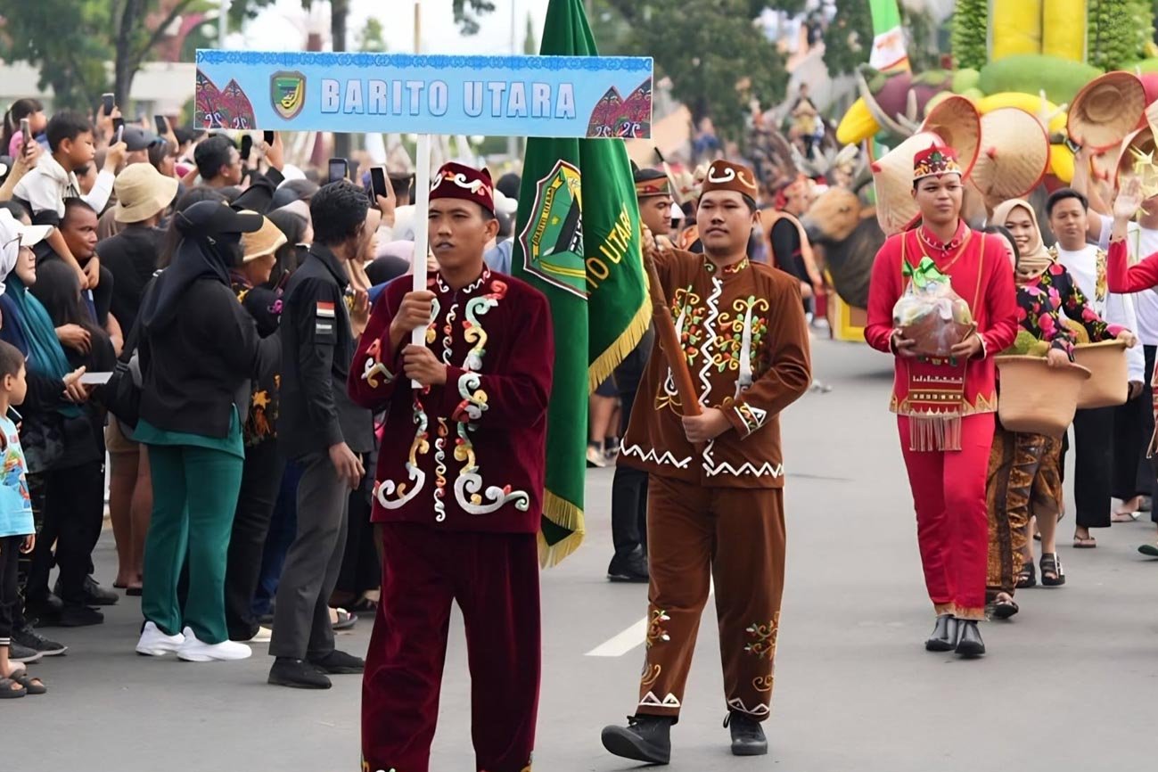 Pawai Karnaval Budaya, Barito Utara Pukau Ribuan Penonton di Palangka Raya