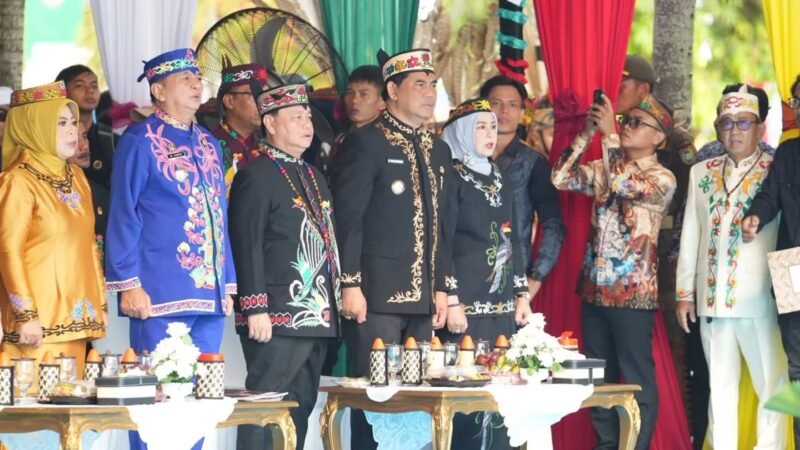 Bupati didampingi Ketua TP PKK Barito Utara Hadiri Upacara Hari Jadi ke-69 Provinsi Kalteng