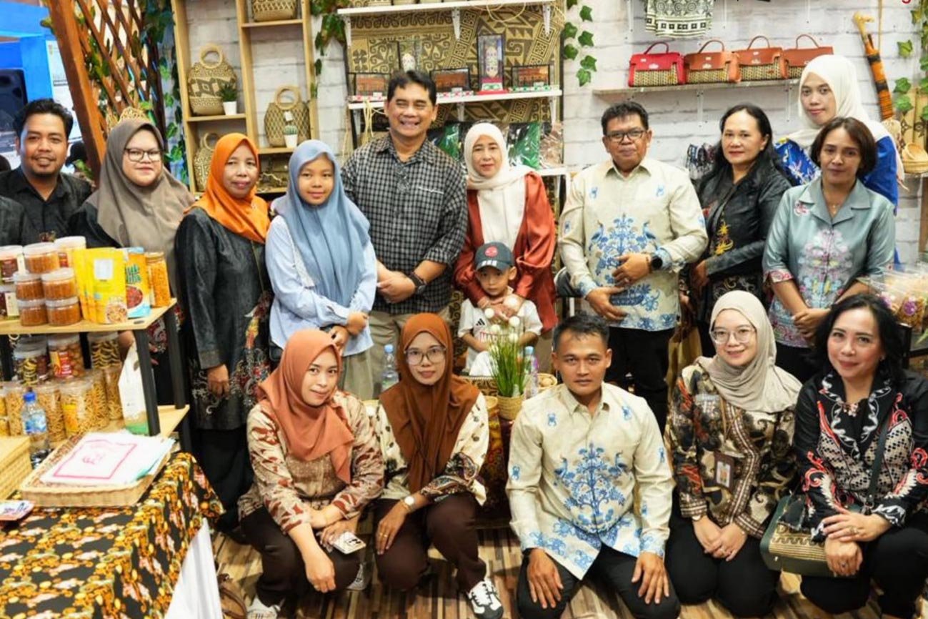 Bupati Barito Utara Kunjungi Stand Barut di Kalteng Exρο 2026, Momentum Perkenalkan Potensi Daerah