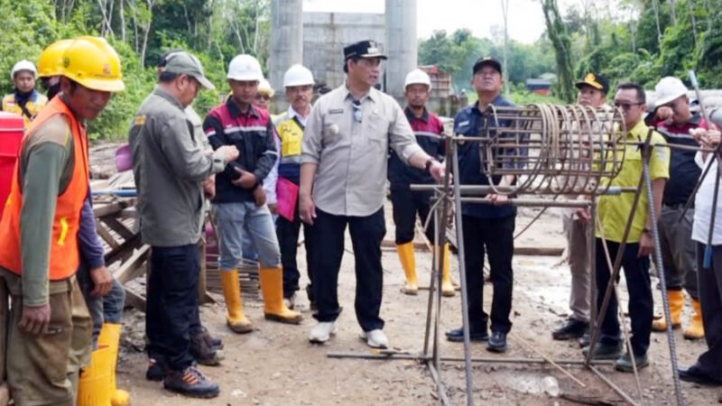 Tinjau Infrastruktur, Bupati Barito Utara Minta Kontraktor Kejar Target Tanpa Kurangi Kualitas