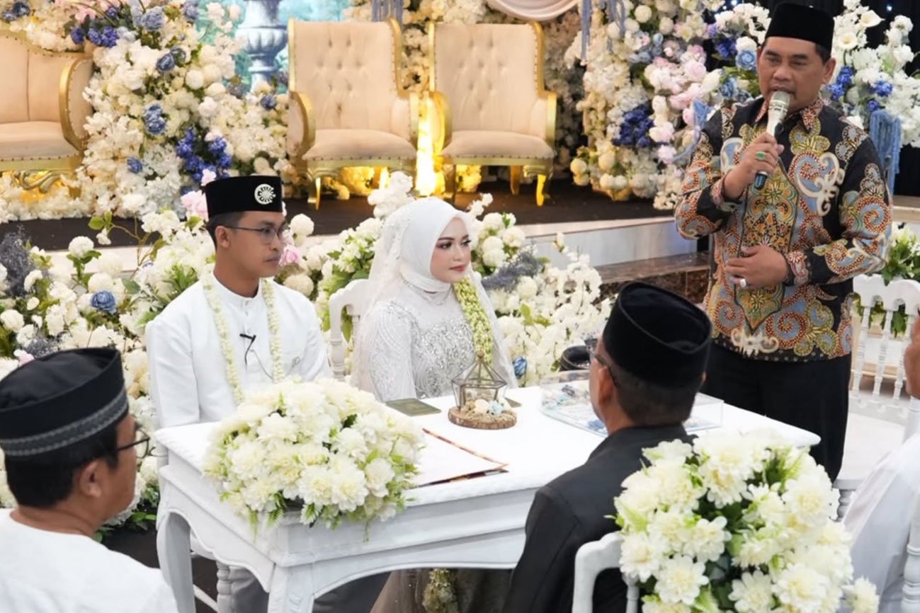 Bupati H. Shalahuddin Saksi Nikah Putra Asisten I Setda Barito Utara
