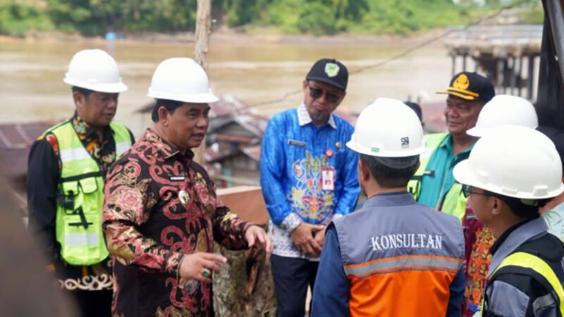 Bupati dan Wakil Bupati Barito Utara Tinjau Pekerjaan Perkuatan Tebing di Dua Lokasi
