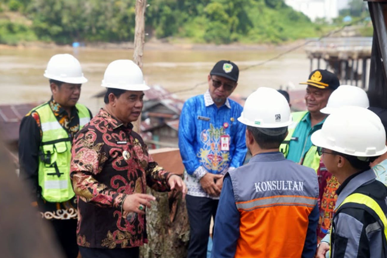 Bupati dan Wakil Bupati Barito Utara Tinjau Pekerjaan Perkuatan Tebing di Dua Lokasi