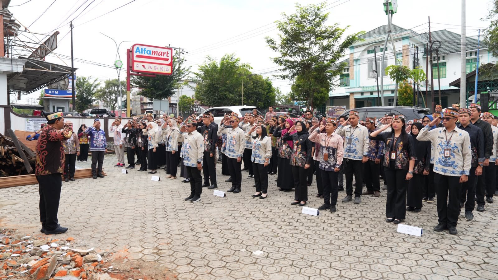 Bupati Barito Utara Tekankan Disiplin dan Cinta Terhadap Pekerjaan Kepada Pegawai Disdagrin Sebagai Kunci Keberhasilan