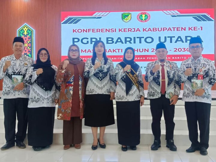 Wakili Bupati, Kadisdik Imam Topik Buka Konferensi Kerja Kabupaten Ke-I PGRI Barito Utara