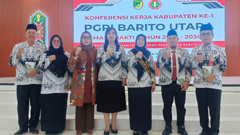 Wakili Bupati, Kadisdik Imam Topik Buka Konferensi Kerja Kabupaten Ke-I PGRI Barito Utara