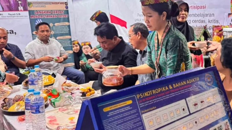 Rayadi Apresiasi Kunjungan Bupati di Stand Kesbangpol Barito Utara