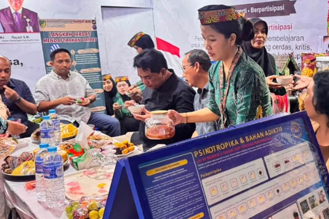 Rayadi Apresiasi Kunjungan Bupati di Stand Kesbangpol Barito Utara