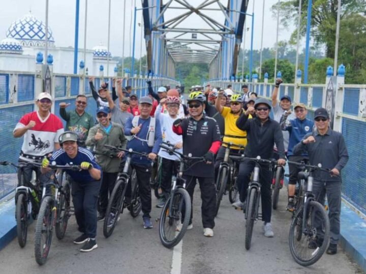 Pererat Sinergitas, Bupati Barito Utara Laksanakan Senam Pagi dan Gowes Bareng