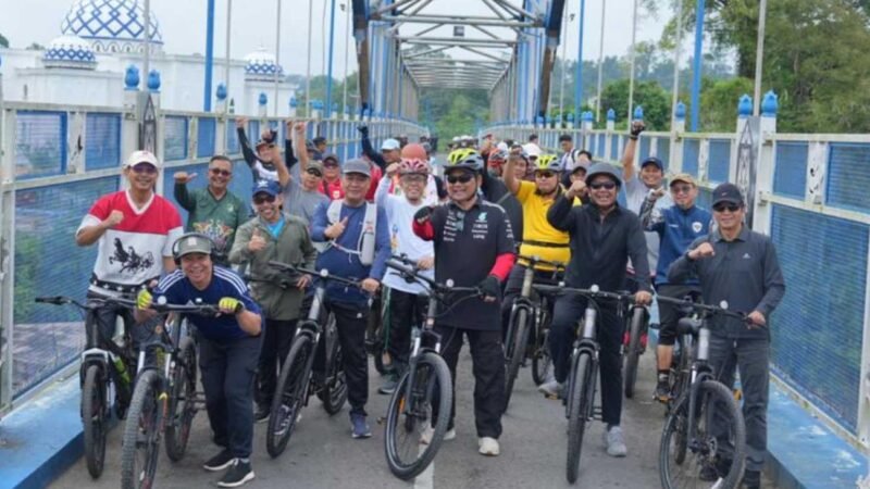 Pererat Sinergitas, Bupati Barito Utara Laksanakan Senam Pagi dan Gowes Bareng