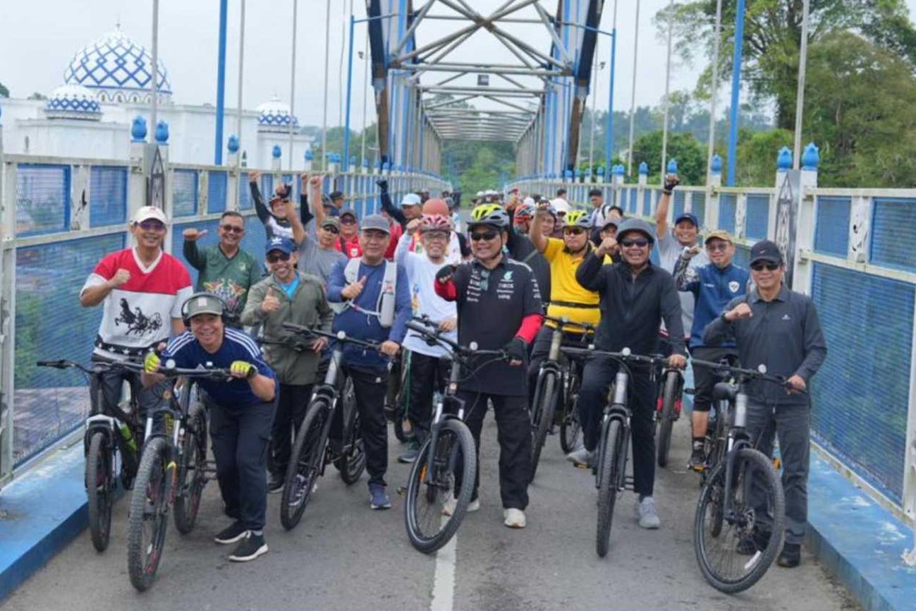 Pererat Sinergitas, Bupati Barito Utara Laksanakan Senam Pagi dan Gowes Bareng