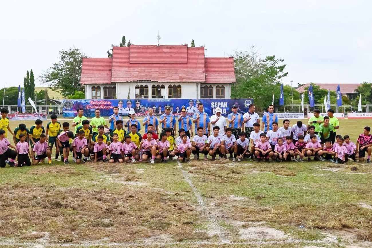 Agustiar Sabran Buka Turnamen Sepak Bola Gubernur Cup Road to Pangdam XXII/TB Cup 2026