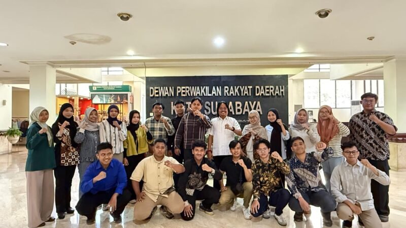 Ketua Fraksi PDIP Edukasi Gen Z Soal Kinerja Kedewanan di DPRD Surabaya