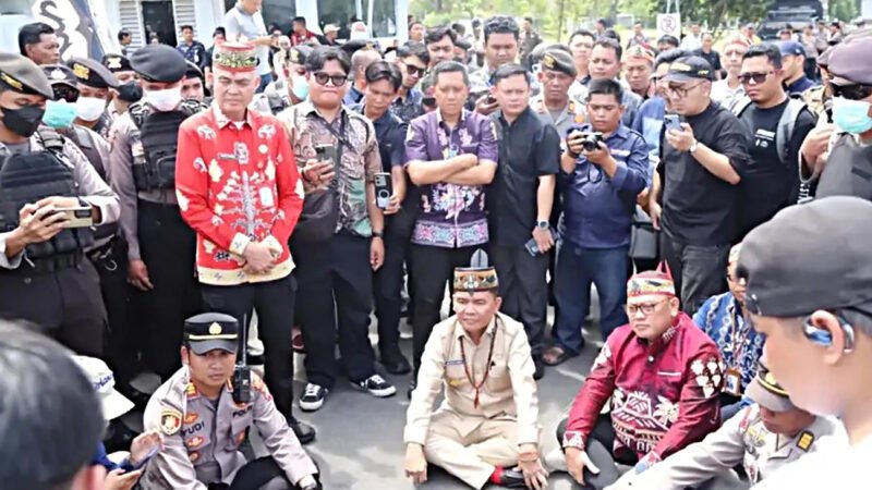 Temui Demonstran, Gubernur Kalteng Tekankan Pentingnya PLN Berikan Kepastian ke Masyarakat Terkait Pemulihan Pasokan Listrik
