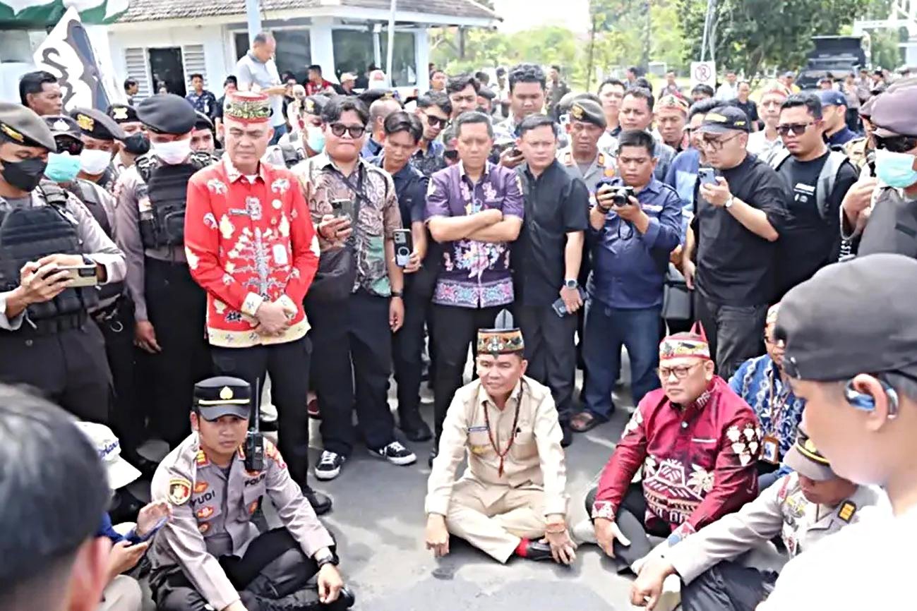 Temui Demonstran, Gubernur Kalteng Tekankan Pentingnya PLN Berikan Kepastian ke Masyarakat Terkait Pemulihan Pasokan Listrik