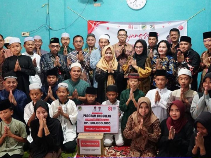 Sambut HUT Kabupaten Barito Utara dan Kemerdekaan RI, Pemkab Gelar Anjangsana dan Salurkan Bantuan