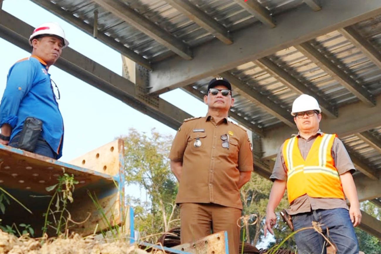 Cek Langsung Progres Infrastruktur, Bupati Barito Utara Pastikan Jalan dan Jembatan Berkualitas